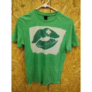 St Patrick Day Ladies Boutique Graphic Tee Lips and Shamrock Green Shirt Sz sm